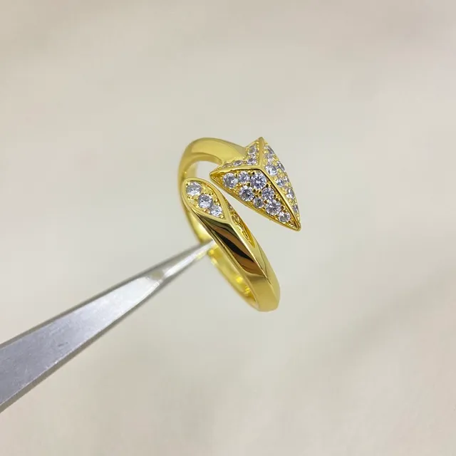Gold Silver Arrowhead-Shaped Pavé-Set Ring 4