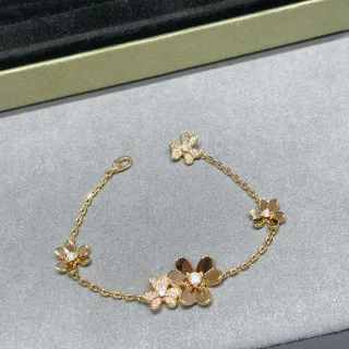 Cadena de oro y plata con cinco encantos florales brazalete