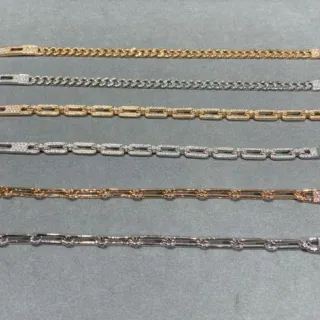 Pulseira de eslabões de corrente de ouro e prata com cristais pavé