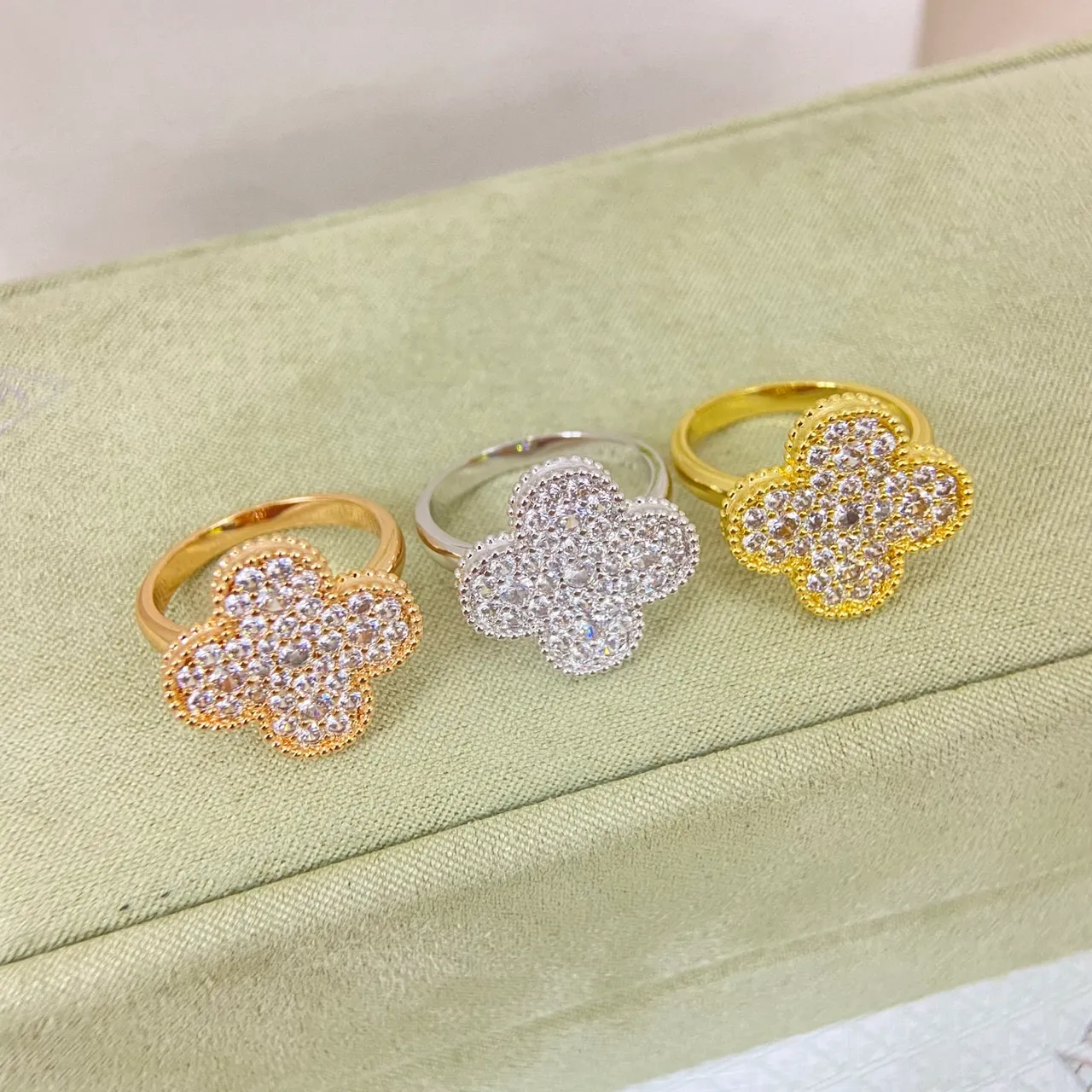 Gold Silver Clover-Shaped Pavé-Set Crystals Ring 2