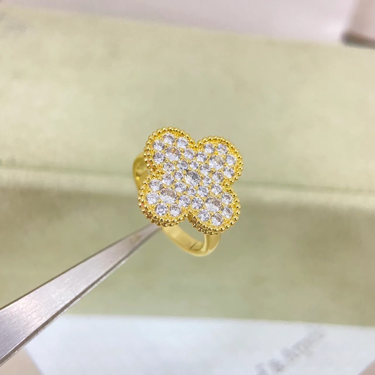 Gold Silver Clover-Shaped Pavé-Set Crystals Ring 4