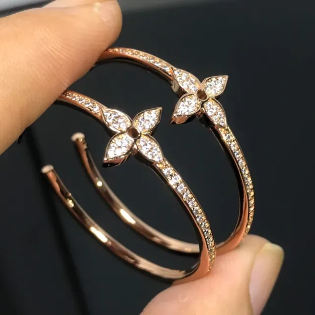 Gold Silver Flower-Shaped Pavé Crystal Ring 2