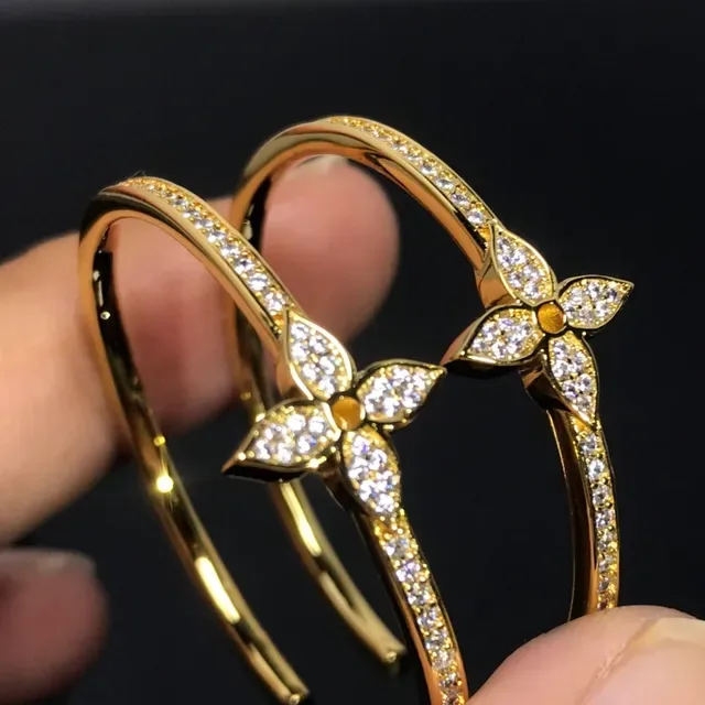 Gold Silver Flower-Shaped Pavé Crystal Ring 3