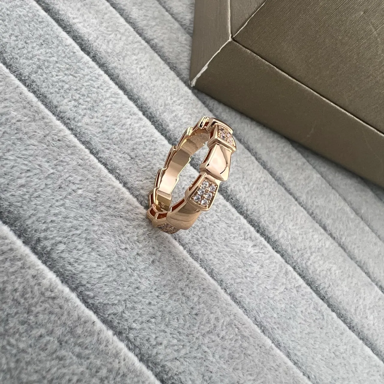 Gold Silver Geometric Segmented Band Pavé-Set Stones Ring 4