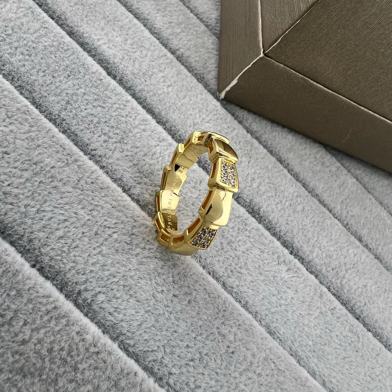 Gold Silver Geometric Segmented Band Pavé-Set Stones Ring 6