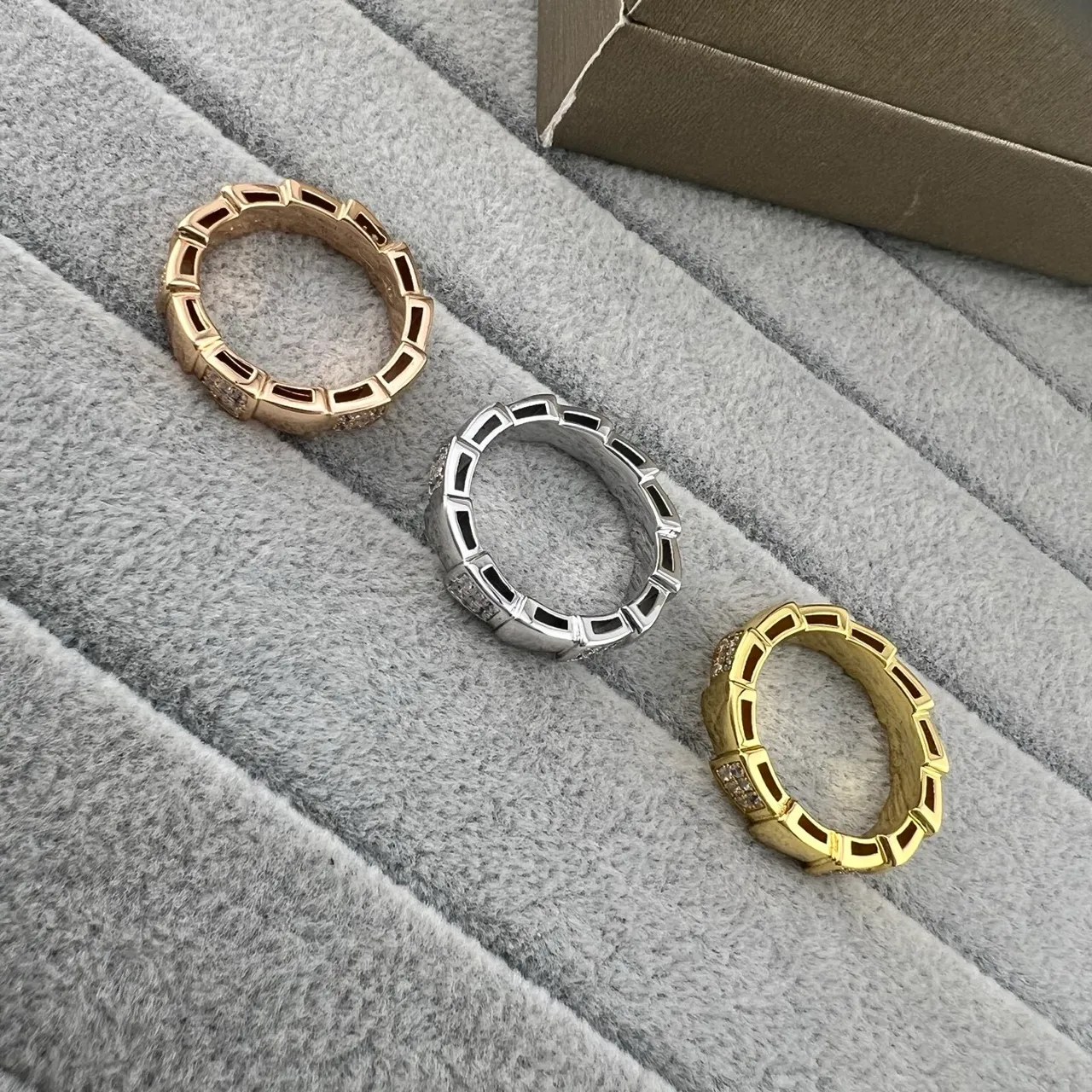 Gold Silver Geometric Segmented Band Pavé-Set Stones Ring 7