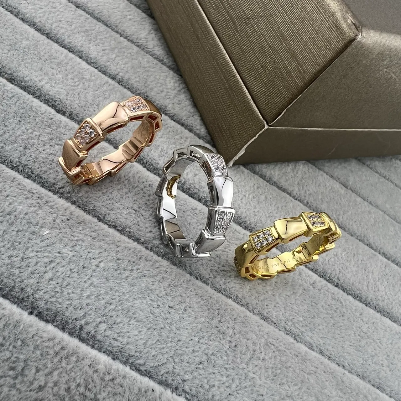 Gold Silver Geometric Segmented Band Pavé-Set Stones Ring 8