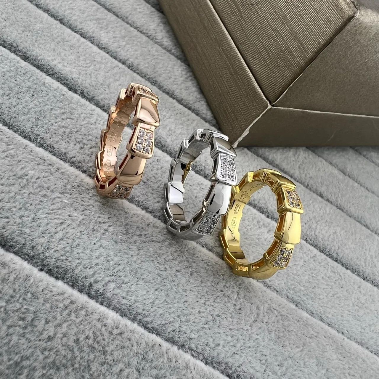 Gold Silver Geometric Segmented Band Pavé-Set Stones Ring 9
