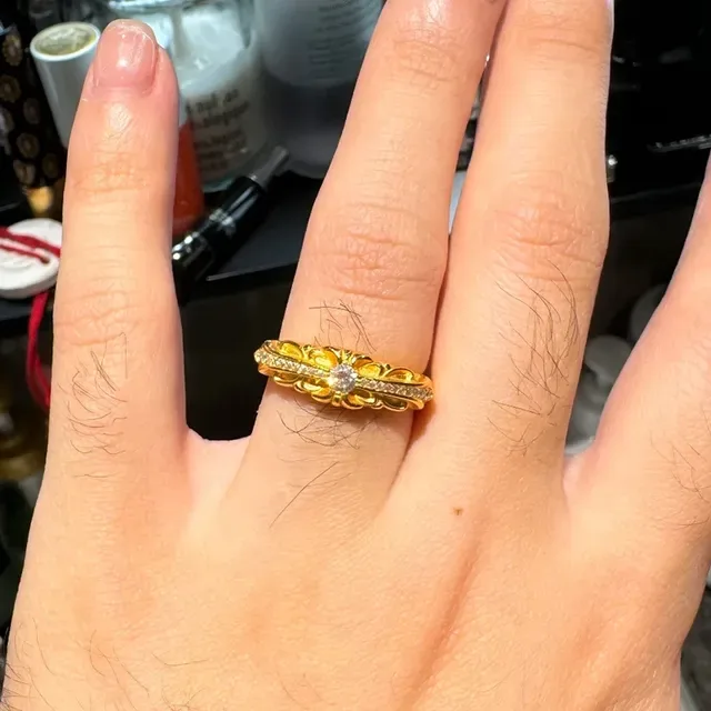 Gold Silver Ornate Filigree Shoulders Central Round Stone Ring 2