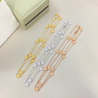 Pulsera de Oro y Plata con Motivo de Cuatrifolio de Doble Cadena de Construcción