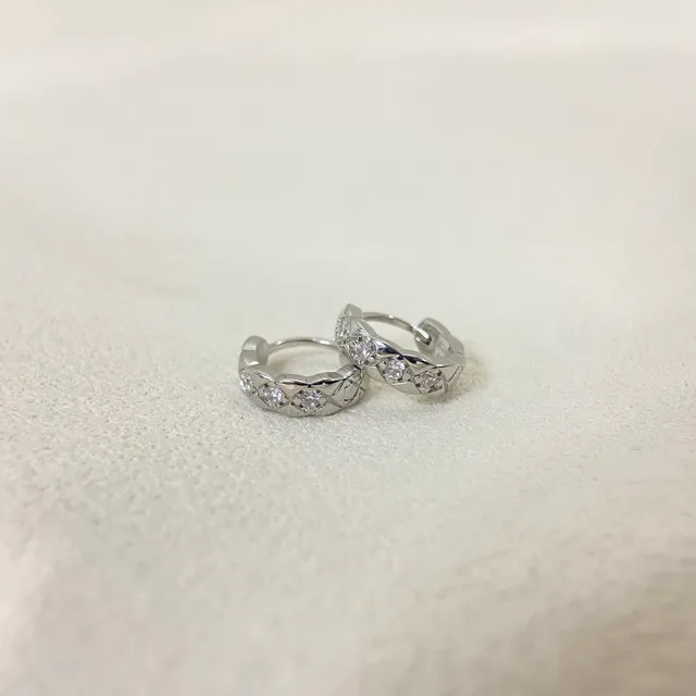 Gold Silver Quilted Texture Pavé-Set Clear Stones Earrings 3