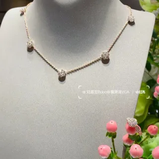Collier avec pendentif floral de ton doré cluster