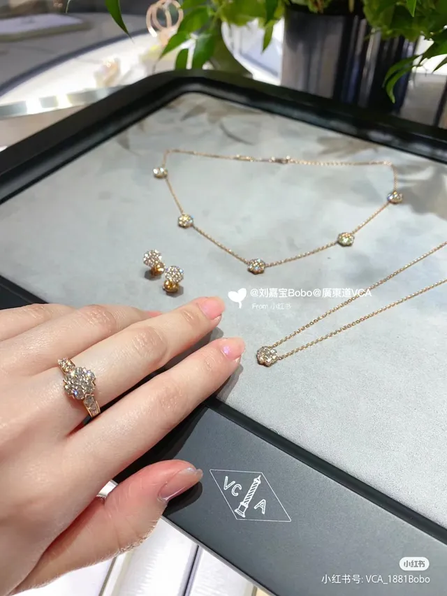 Gold-Tone Floral Cluster Pendant Necklace 7