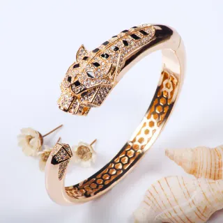 Pulsera Abierta de Oro con Cabeza de Pantera y Cristales Pavé