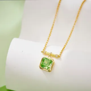 金色方形绿色宝石镶嵌吊坠项链