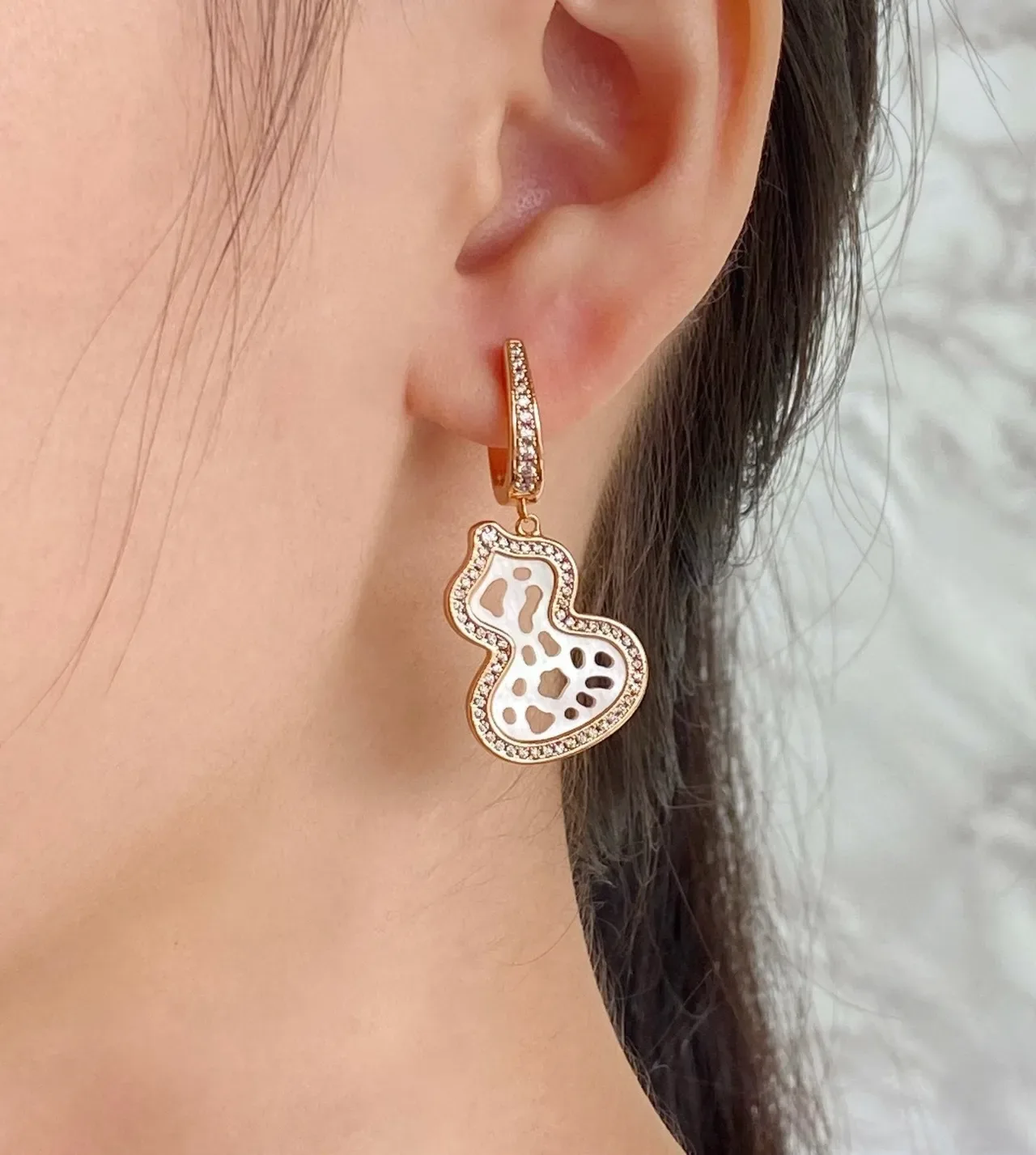 Gold White Gourd-Shaped Silhouette Pavé-Set Clear Stones Earrings 8