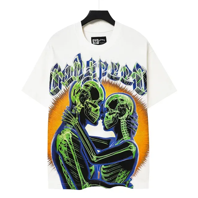 Graphic Skeleton Embrace Print T-Shirt 4