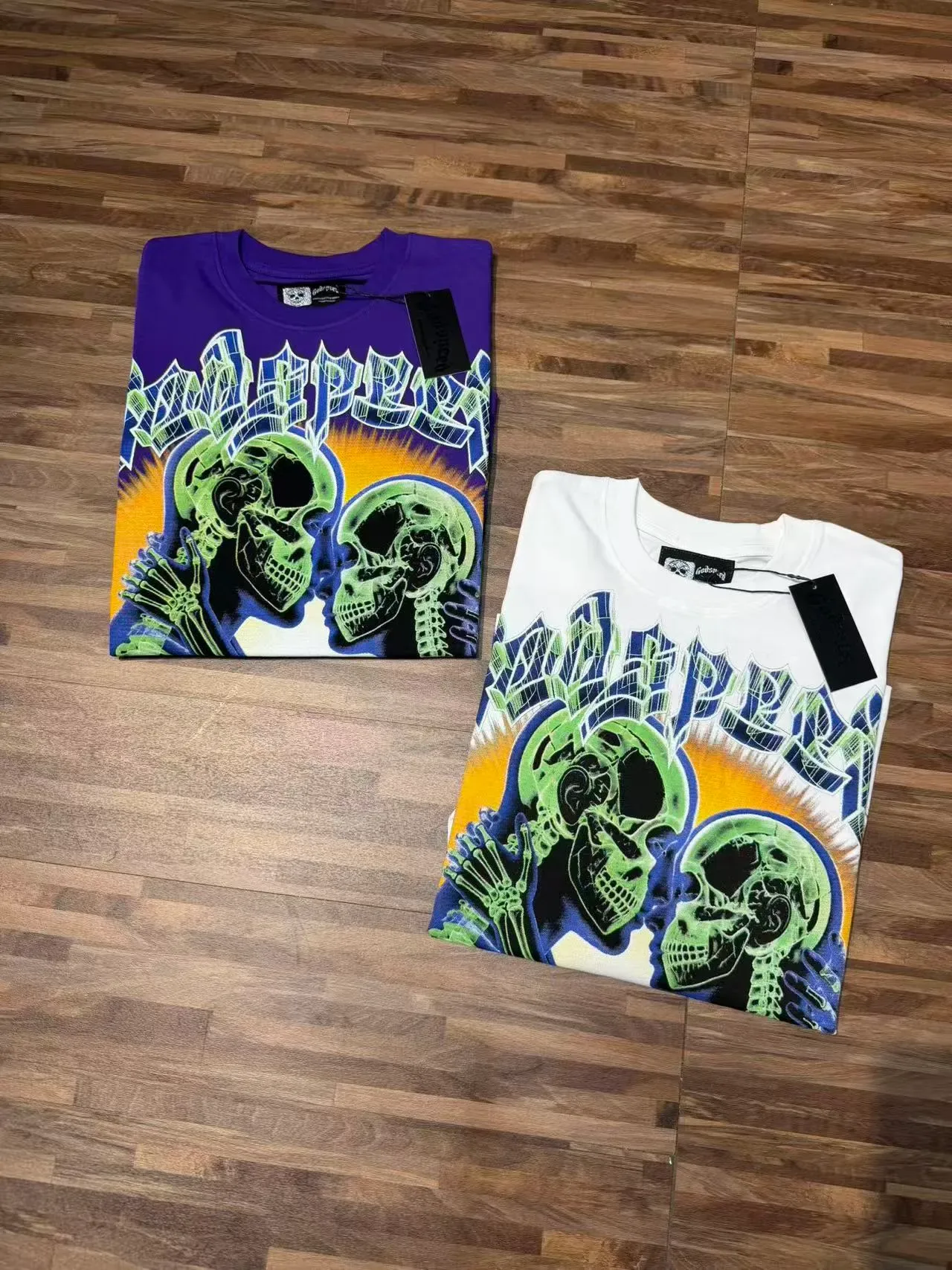 Graphic Skeleton Embrace Print T-Shirt 9