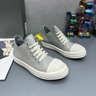 Tênis lifestyle minimalistas low-top em cinza e Off-White