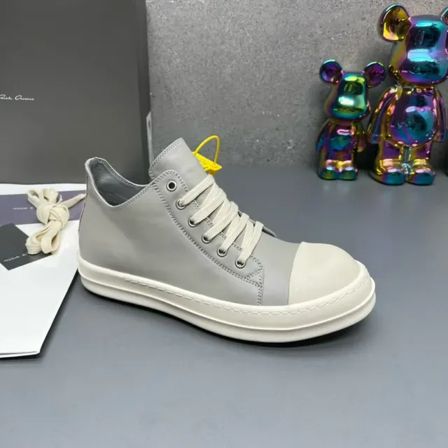 Gray and Off-White Minimalist Low-Top Lifestyle Sneakers 4