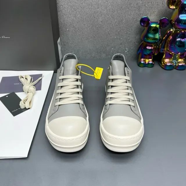 Gray and Off-White Minimalist Low-Top Lifestyle Sneakers 6