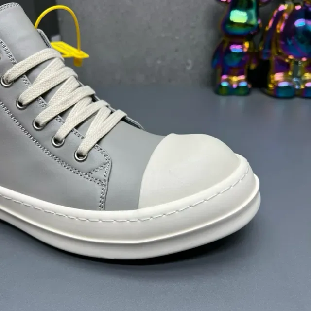 Gray and Off-White Minimalist Low-Top Lifestyle Sneakers 7