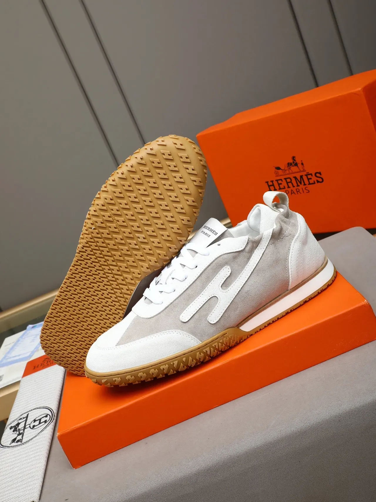 Gray White Suede And Leather Panel Construction Gum Rubber Treaded Outsole Sneakers 4