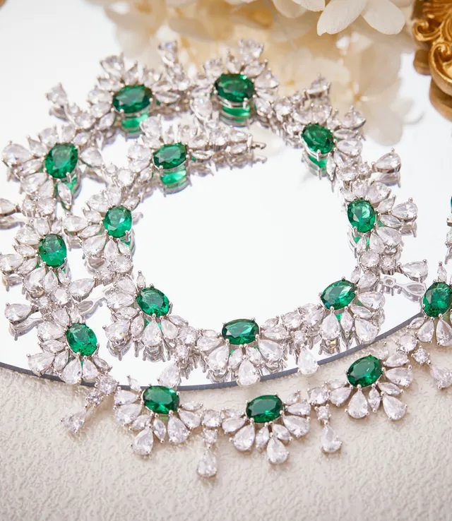 Green Silver Floral Motif Clustered Gemstones Necklace 2