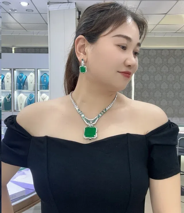 Green White Emerald-Cut Central Stone Pavé-Set Diamonds Necklace 2