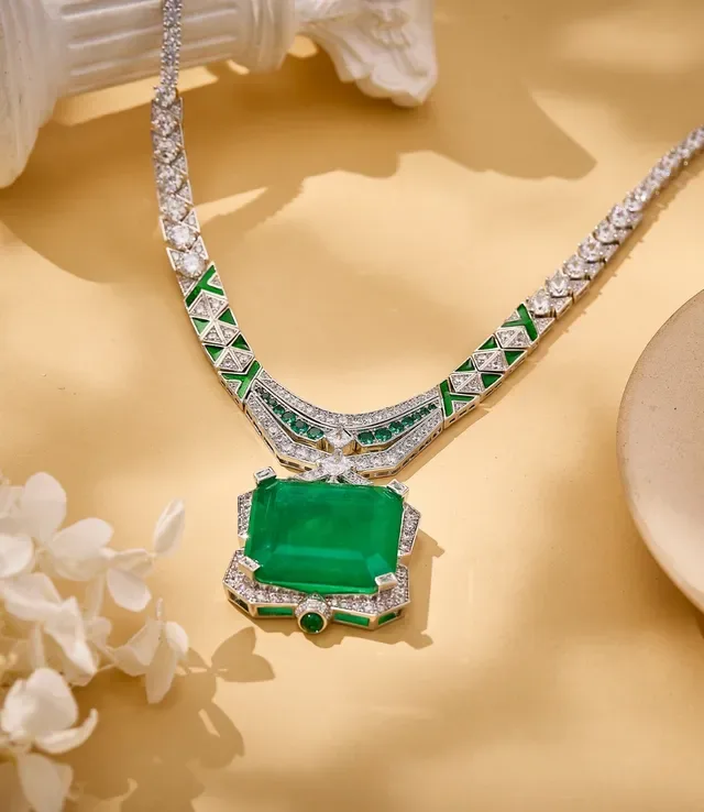 Green White Emerald-Cut Central Stone Pavé-Set Diamonds Necklace 3