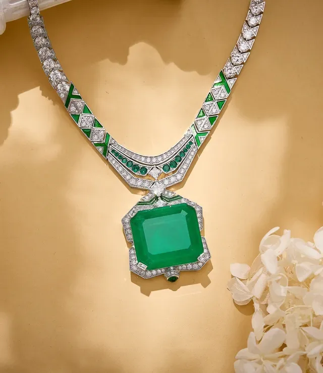 Green White Emerald-Cut Central Stone Pavé-Set Diamonds Necklace 4