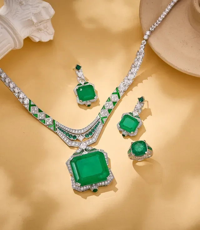 Green White Emerald-Cut Central Stone Pavé-Set Diamonds Necklace 5