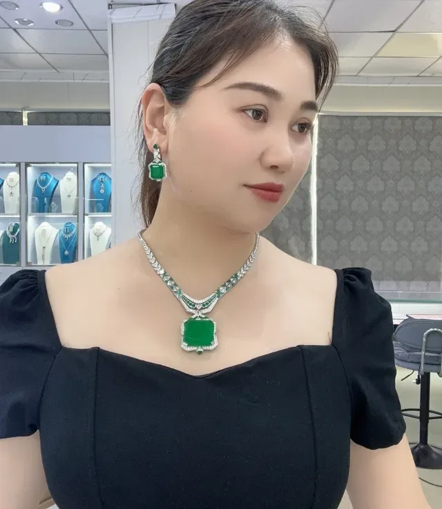 Green White Emerald-Cut Central Stone Pavé-Set Diamonds Necklace 6