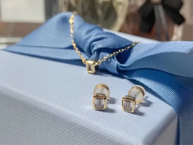 HEFANG Gold-Tone Bezel-Set Rectangular and Teardrop Stud Earrings 6