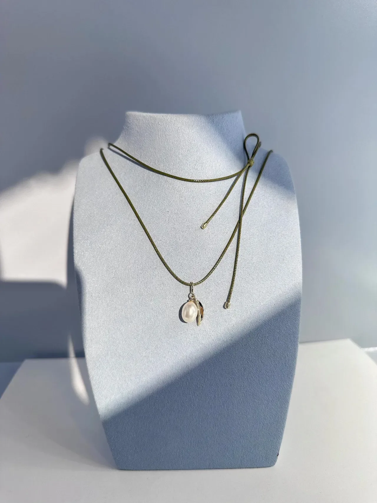HEFANG Pearl and Leaf Pendant Adjustable Cord Necklace 7
