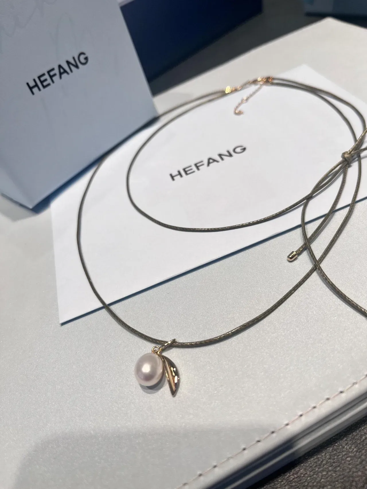 HEFANG Pearl and Leaf Pendant Adjustable Cord Necklace 9