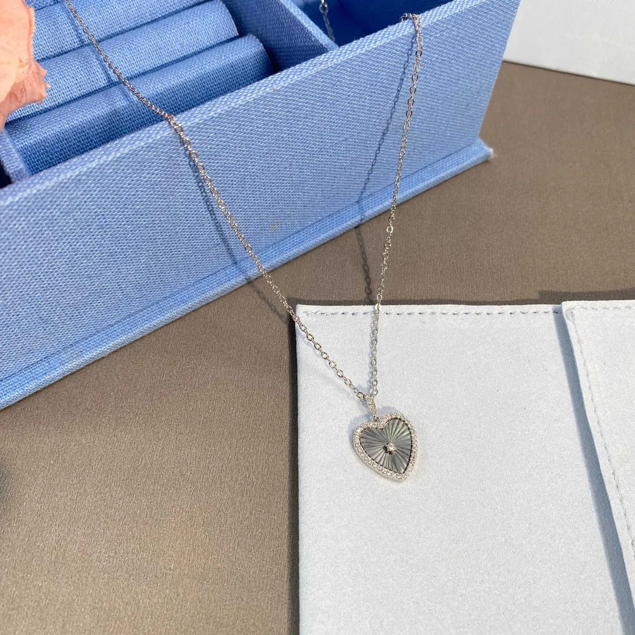 HEFANG Silver Gray Heart-Shaped Pendant Pavé-Set Border Necklace 9