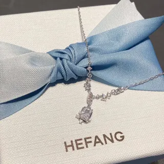 HEFANG قلادة بلورية مستطيلة بلون فضي