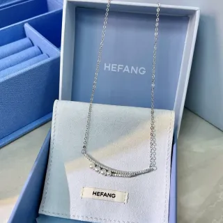 HEFANG Collar Plata Blanca con Péndano Barra Curva y Cristales Pavé