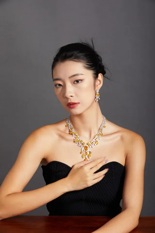 Collier choker de haute joaillerie avec gemmes jaunes et transparentes 5