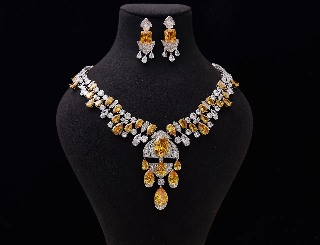 Collier choker de haute joaillerie avec gemmes jaunes et transparentes 7