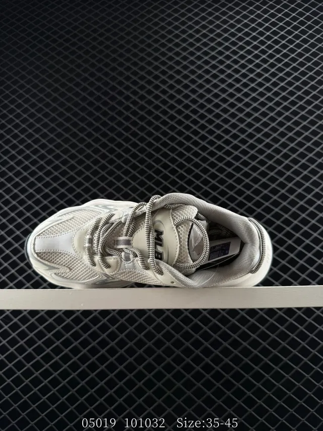 MLB Winner Chunky Off-White and Black NY Logo Chunky Sneakers 3