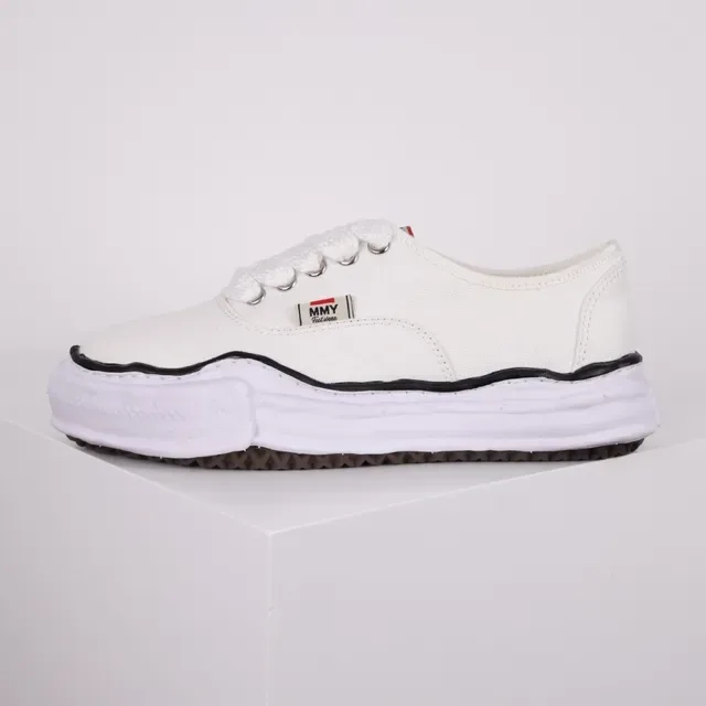 MMY Footwear White Black Canvas Upper Wavy Collar Trim Sneakers 9