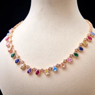 Colar com pingente de gema em forma de lágrima multicolor