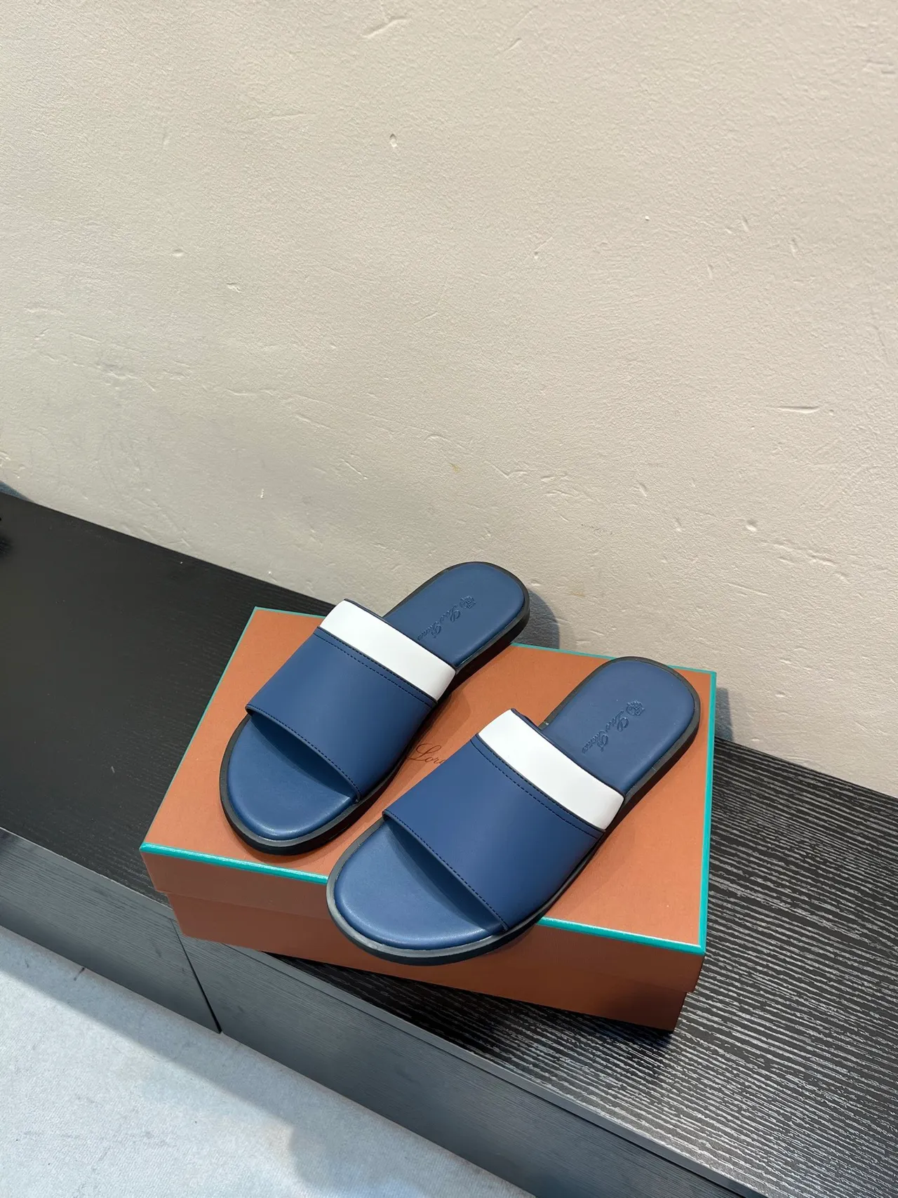 Navy and White Color-Blocked Single-Strap Slipper 3