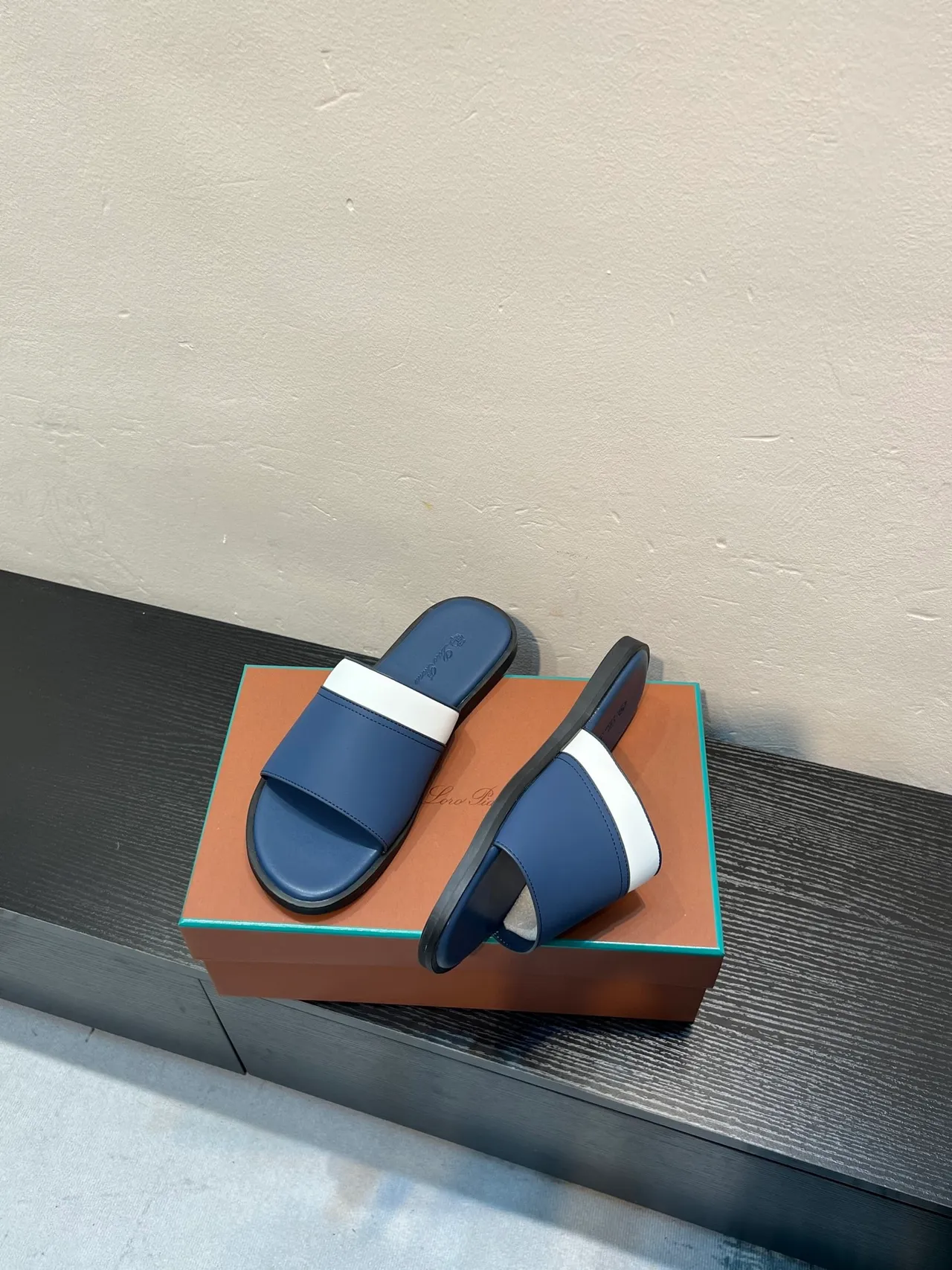 Navy and White Color-Blocked Single-Strap Slipper 4