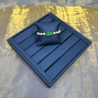Pulsera con perlas y cristales en el centro, color verde marino