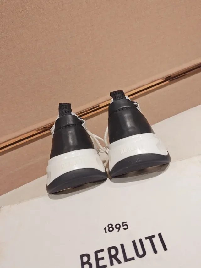 Off-White Knit Upper Chunky Sole Lifestyle Sneaker 3