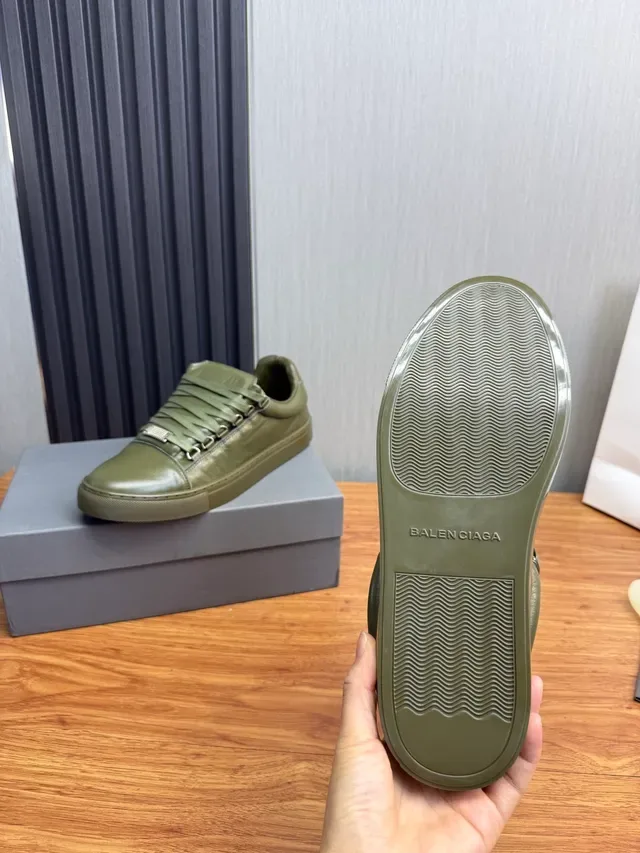 Olive Green Leather Low-Top Lace-Up Sneaker 11