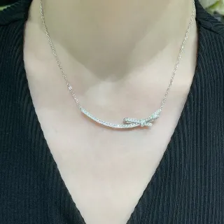 Pavé-Set Collier avec Barre Courbée et Motif de Nœud